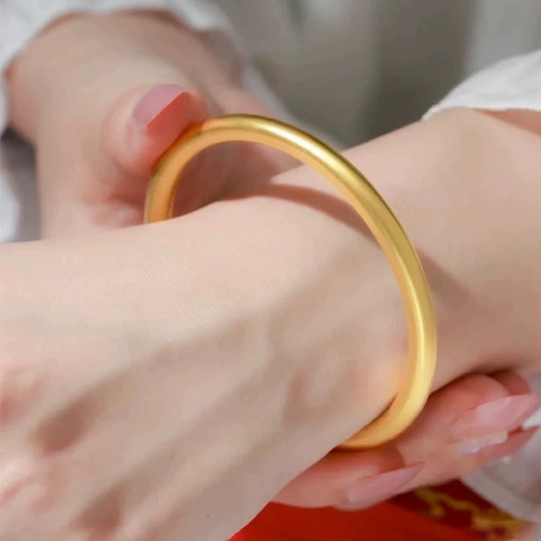 Classic Gold-Tone Bangle Bracelet – Elegant & Timeless Jewelry for Women & Men, Lightweight and Durable, Perfect for Any Occasion