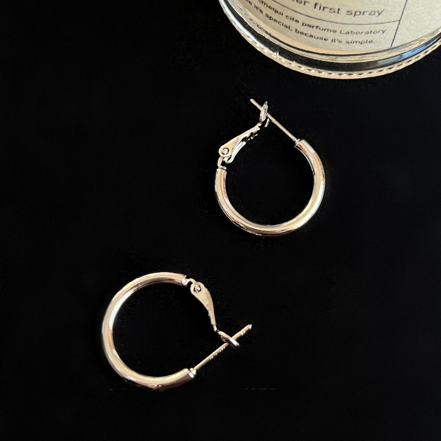 Classic Silver Hoop Earrings – Minimalist Lightweight Hoops for Women, Everyday Jewelry with Polished Finish, Timeless & Versatile Design