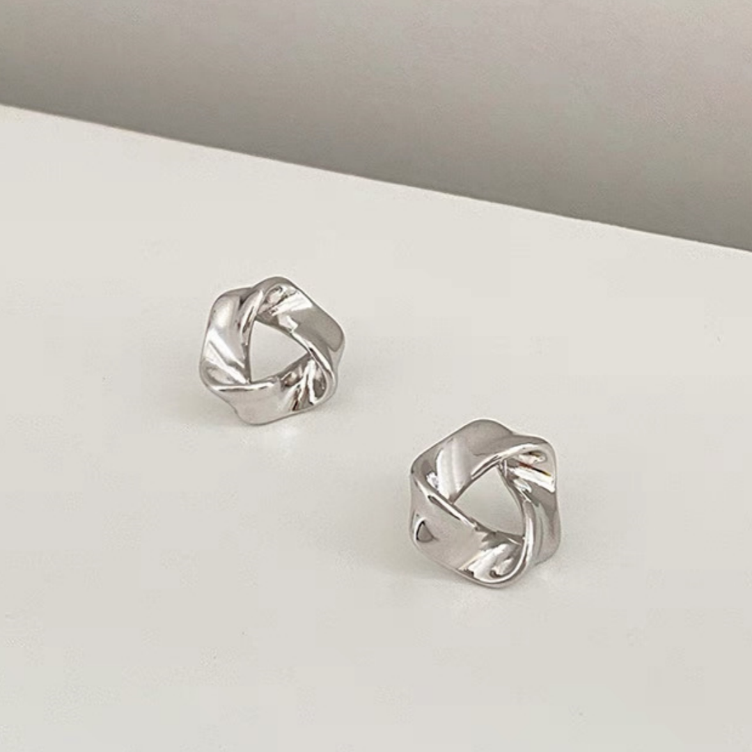 Silver Twisted Knot Stud Earrings – Elegant Minimalist Jewelry for Women, Classic & Lightweight Design, Perfect for Everyday Wear or Special Occasions