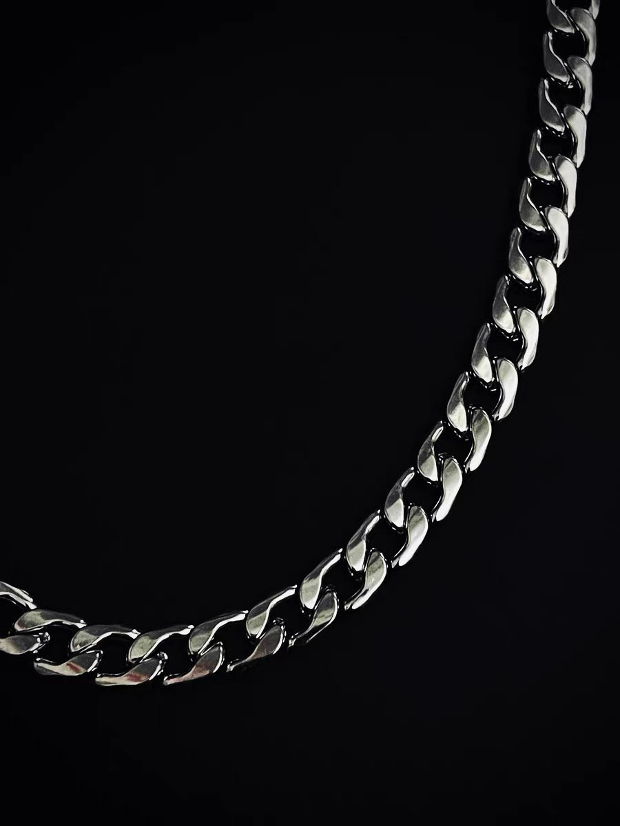 Silver Cuban Link Chain Necklace – Durable Titanium Steel Jewelry for Men & Women, Rust-Resistant & Hypoallergenic, Fashionable Everyday Wear