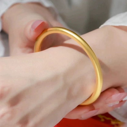 Classic Gold-Tone Bangle Bracelet – Elegant & Timeless Jewelry for Women & Men, Lightweight and Durable, Perfect for Any Occasion