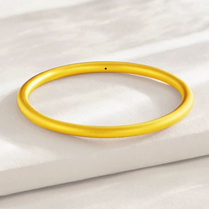 Classic Gold-Tone Bangle Bracelet – Elegant & Timeless Jewelry for Women & Men, Lightweight and Durable, Perfect for Any Occasion